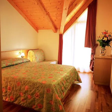 Kristall- Fiemme Holidays アパートホテル 3*
